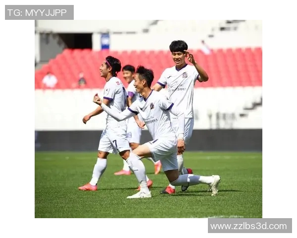 超级对决VAR与裁判的巅峰较量成为赛场新焦点引发热议 超级对决VAR与裁判的巅峰较量成为赛场新焦点引发热议